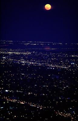 [lūnae ortus, Nouī Eborācī]